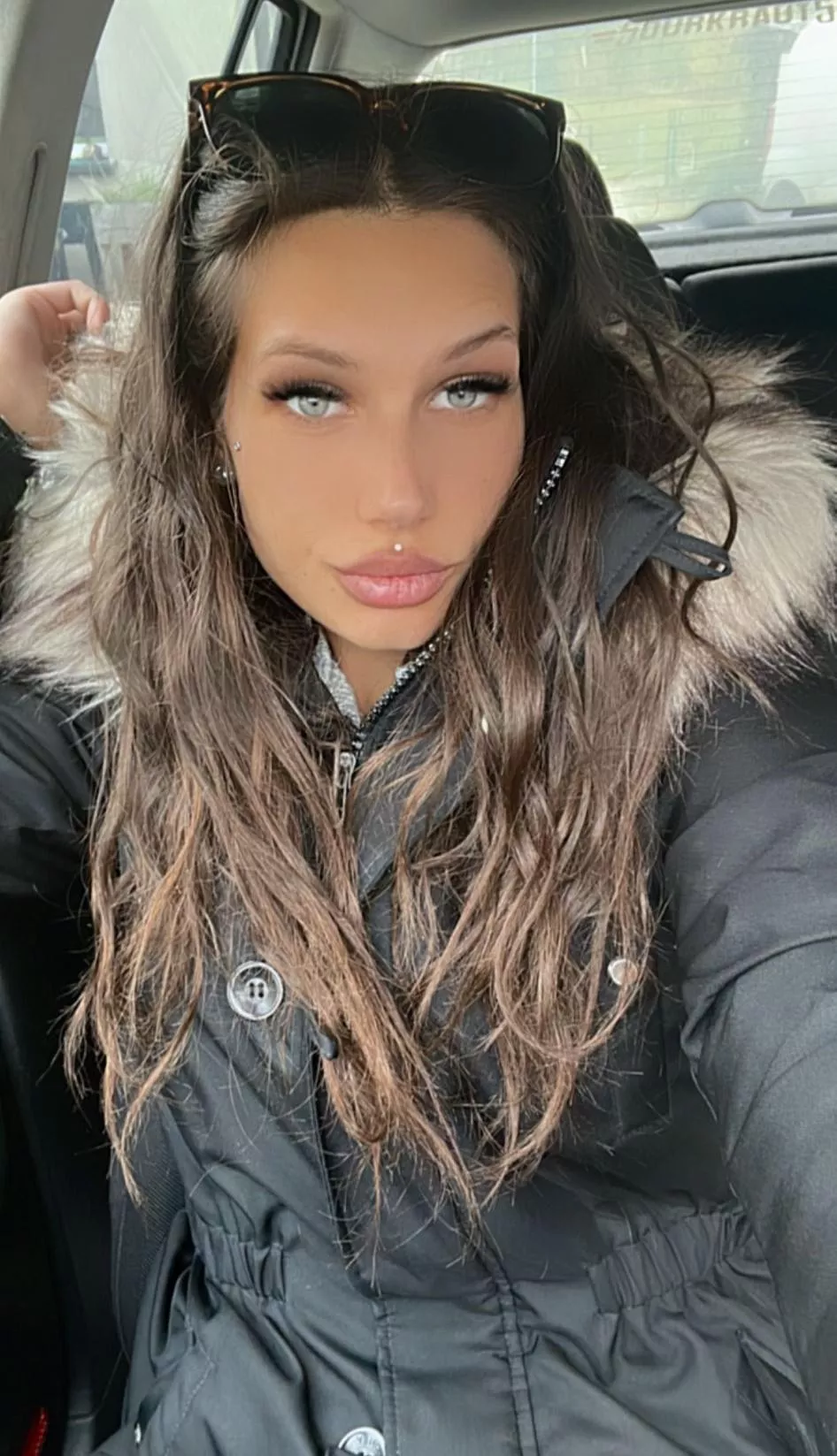 you give me a blink in the car next to you?