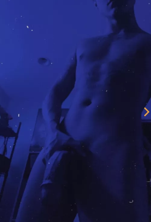 22 looking for my age or younger to give me joi femme/twink ++++