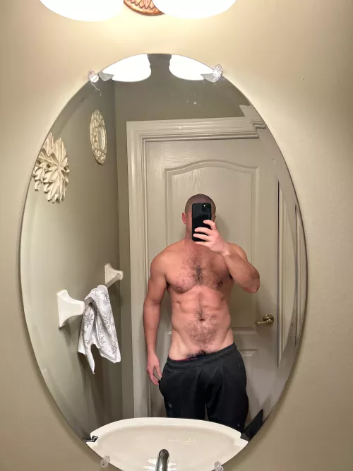 35 top for younger sub btms. Fems a plus. Snap brad_jones9276