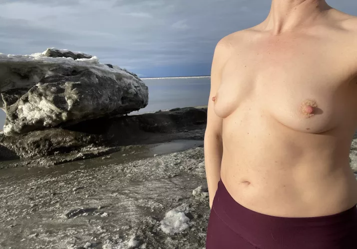41F Alaska… sex on the beach?? 😏🤭