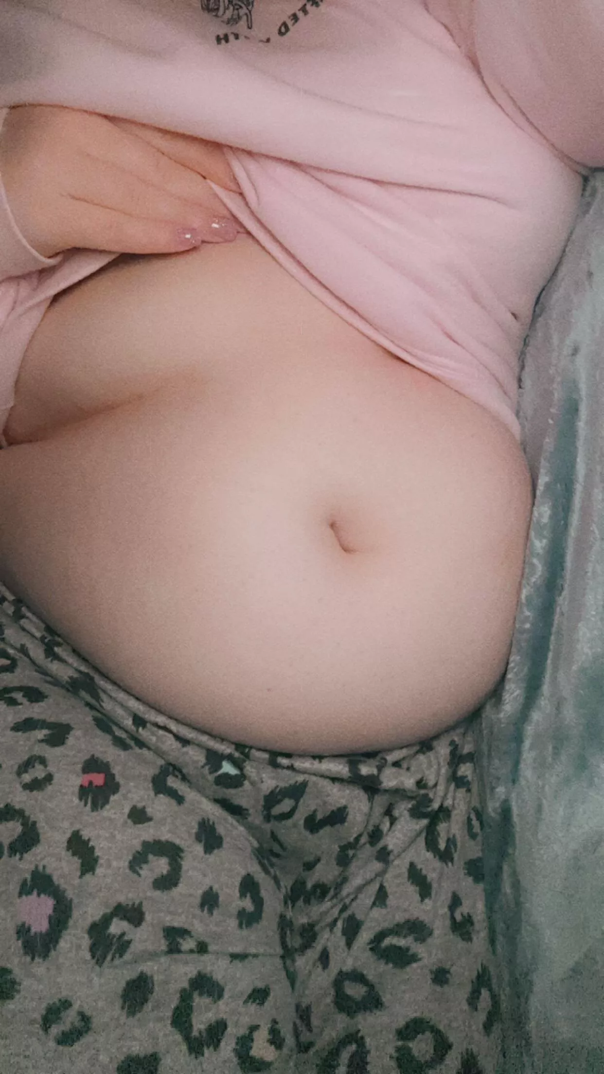 after dinner with a friend. pretty belly 🤍