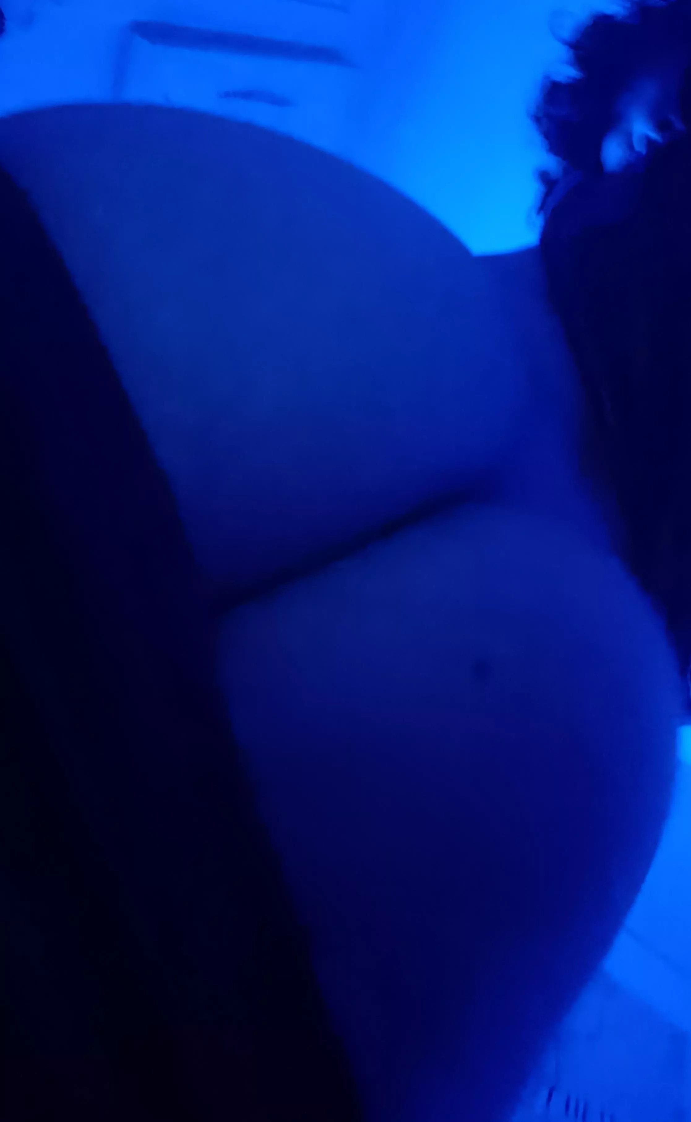 bottom, guys with abs please dm me🤭