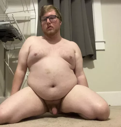 bottom with a fat belly, fat thighs, and small cock ❤️