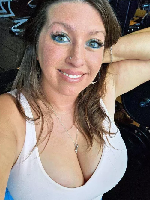 Brown hair, green eyes Daddy 