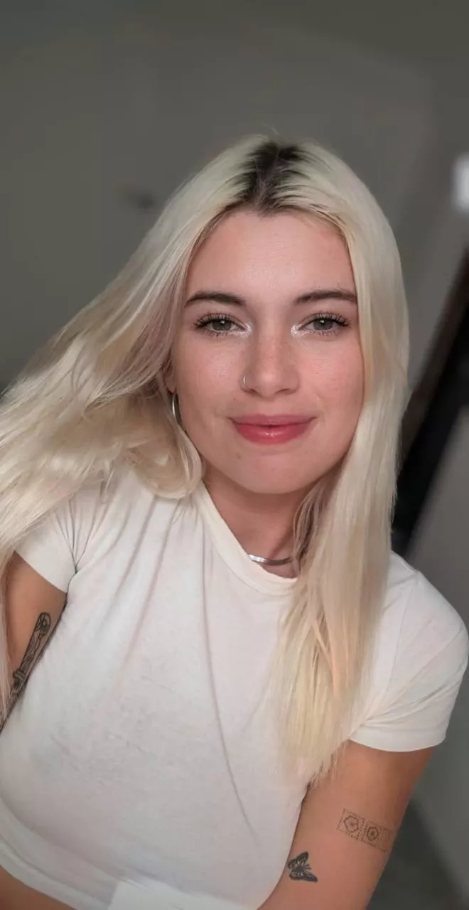 could u resist a petite blonde girl