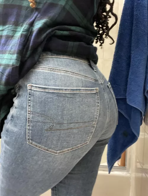 Do you want to take these jeans off ?