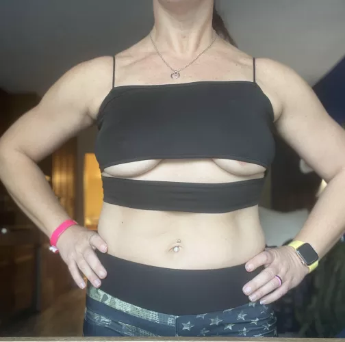 [F](46) this top was quite the distraction in the gym. 