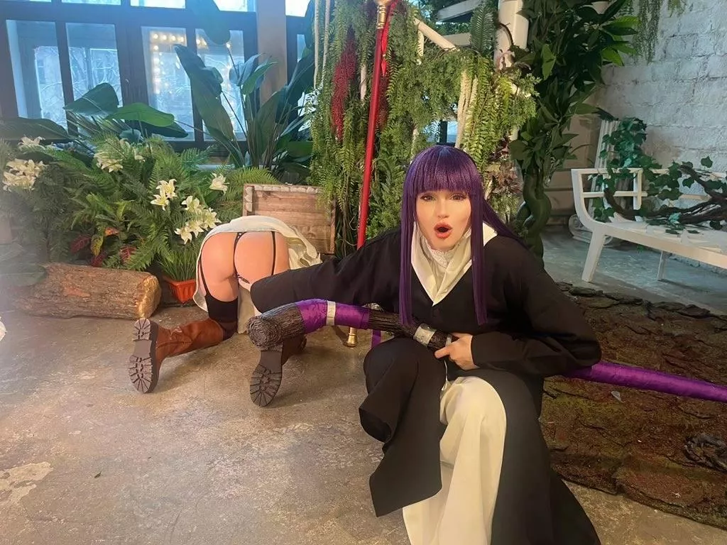 Frieren and Fern cosplay by Caterpillar Shadory