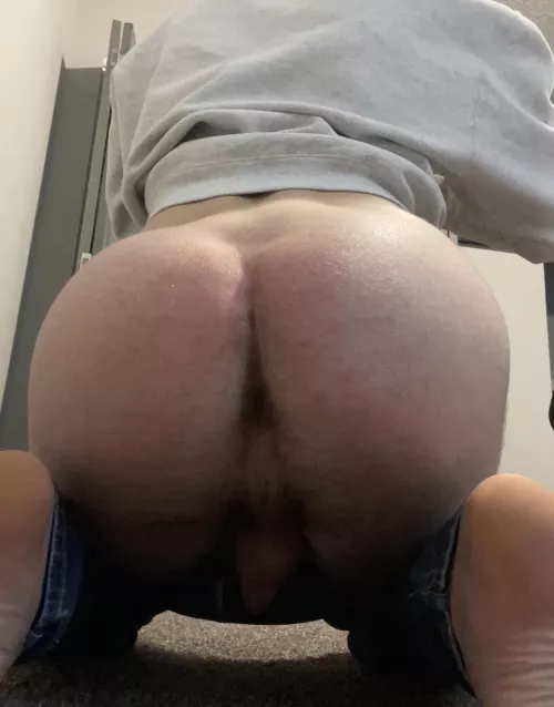 Fuck me while my gfs away?