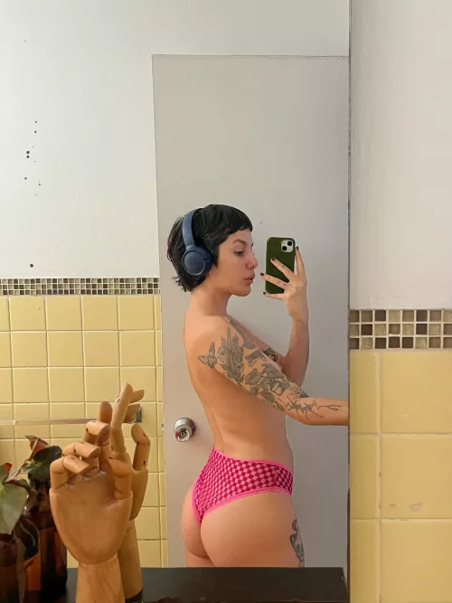 hi hello to my favorite subreddit 🫡