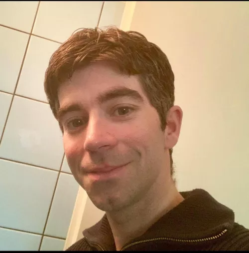 Hiii I Like fun with Tranny, and Crossdresser, Send my Mail please,🔥🔥🔥🔥🥰🥰🥰, al welcome,🔥🔥🔥