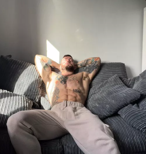 How about I sit here… and you go to work 😏😈 (30)