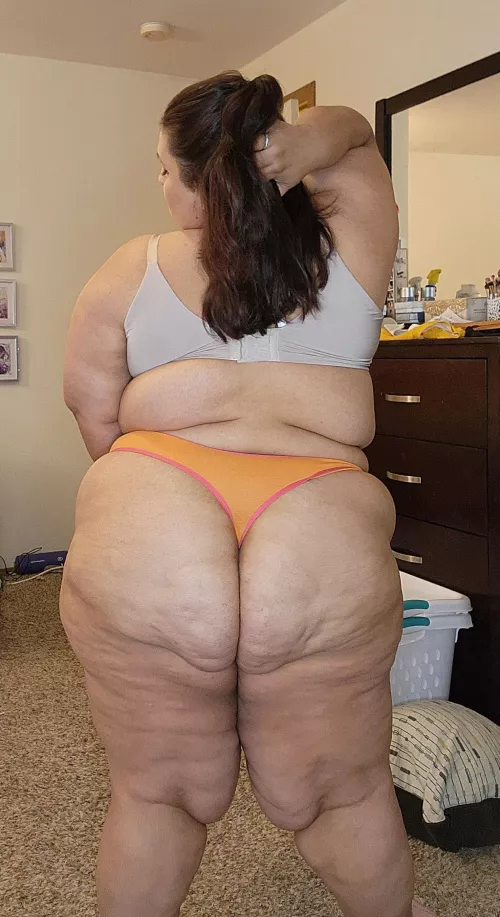 I need somebooty to love 🎶🥰