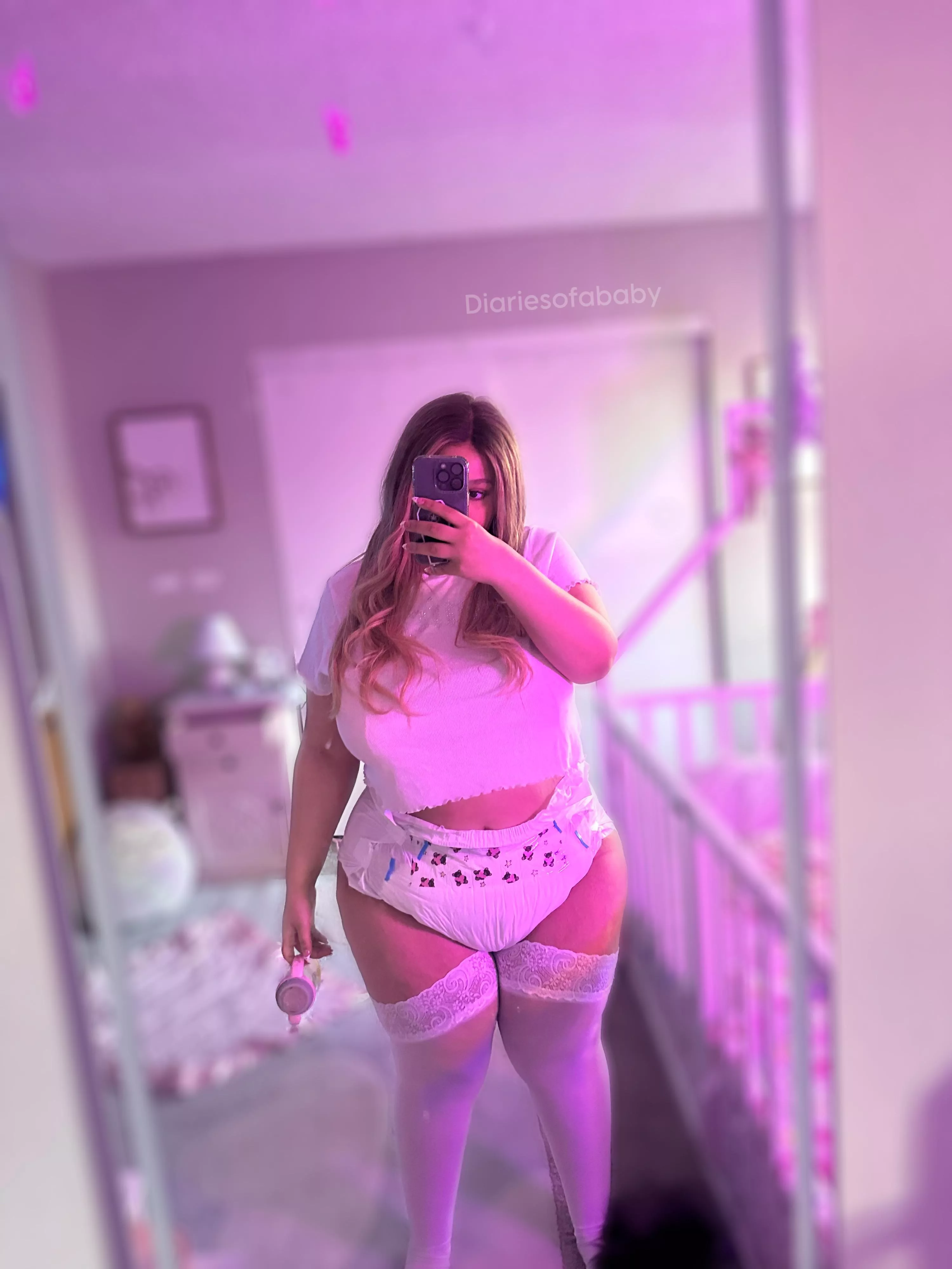 Just a baby waddling around skin her diapers with her sippy 🥺🍼