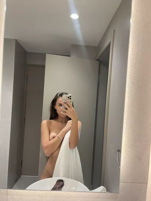 Just a quickie after shower for my redditors