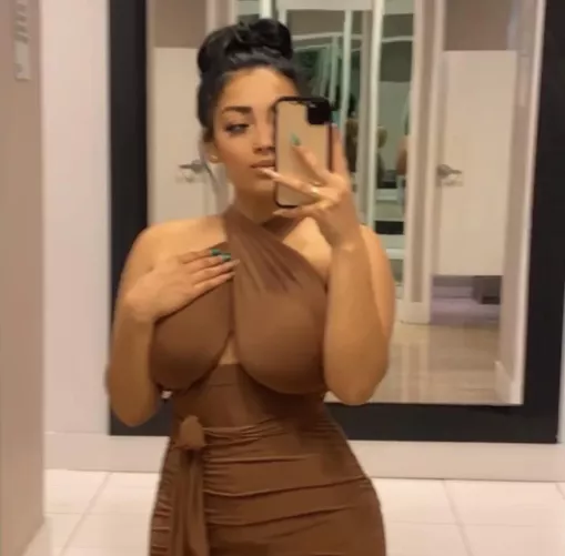 Massive in brown