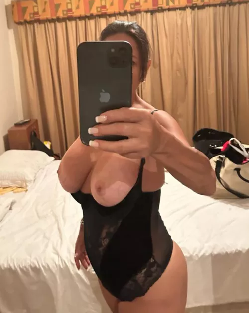 Mmmm!!! How do i look [F]