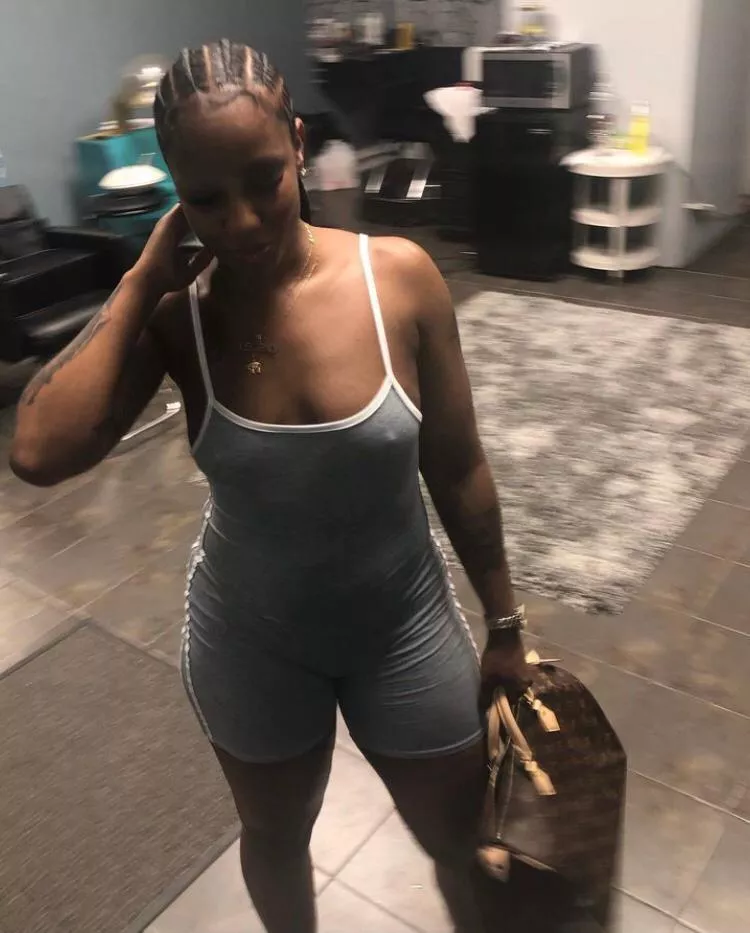 Monday mood: enjoying the freedom of no bra vibes.