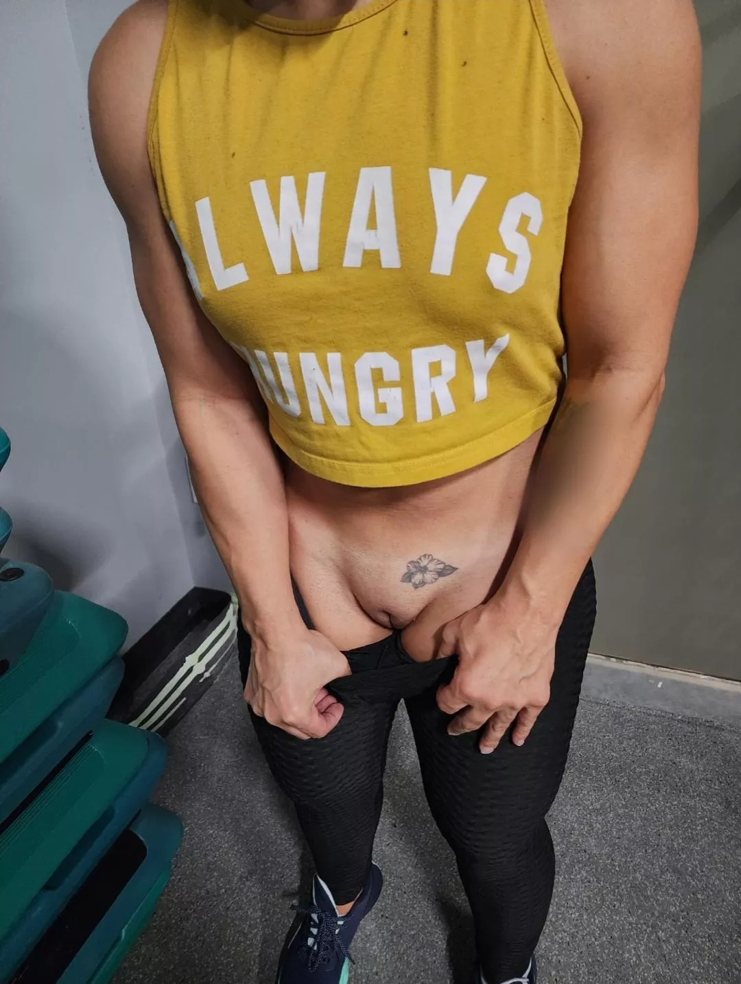 Muscle mommy Monday 😈 [image]