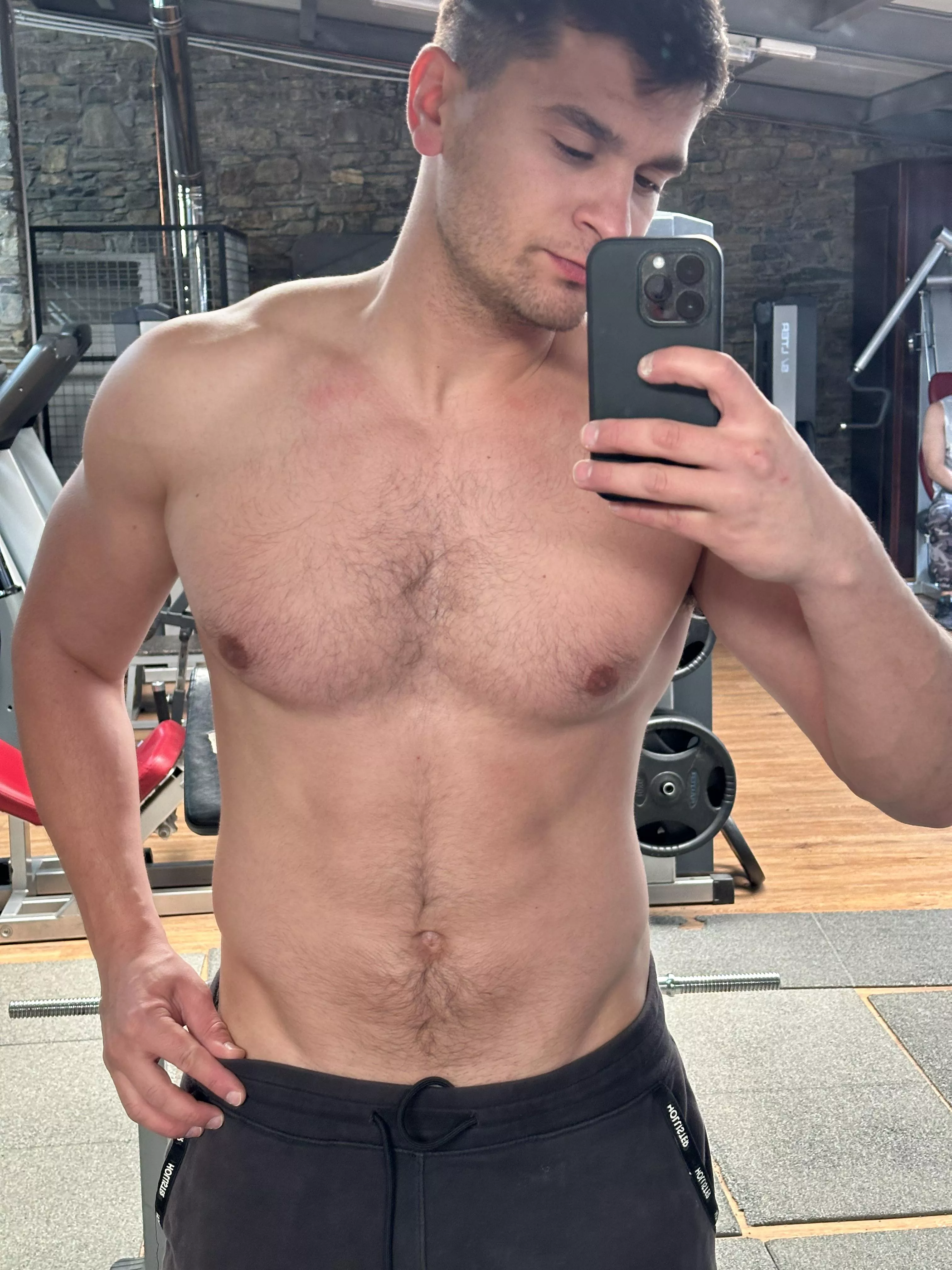 My fav moment of the day, cheking my V. Today is not cut 😂