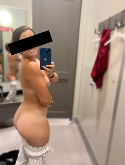 My husband is waiting outside. We have 10 minutes. What are we doing first