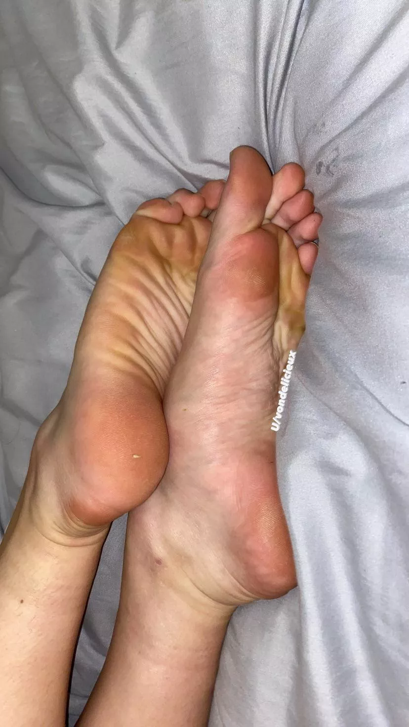 My sweaty soles are tired and in need of a good licking tonight 💘