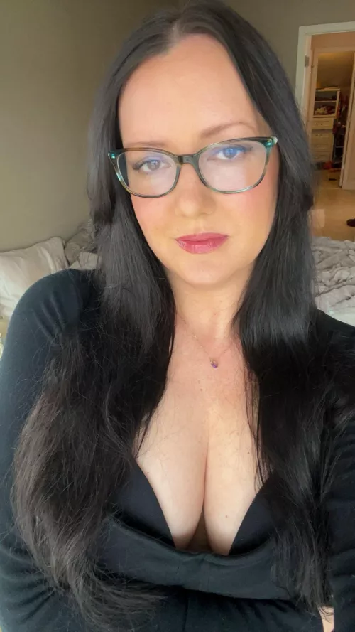 Ready for a night out cleavage (f41)