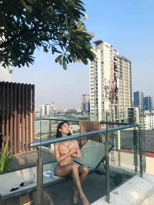 Ready to turn heads and hearts tonight? 💋💔