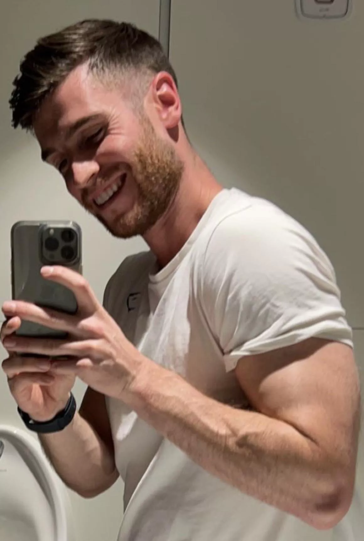 Shameless bathroom gym selfie post workout? Yep.