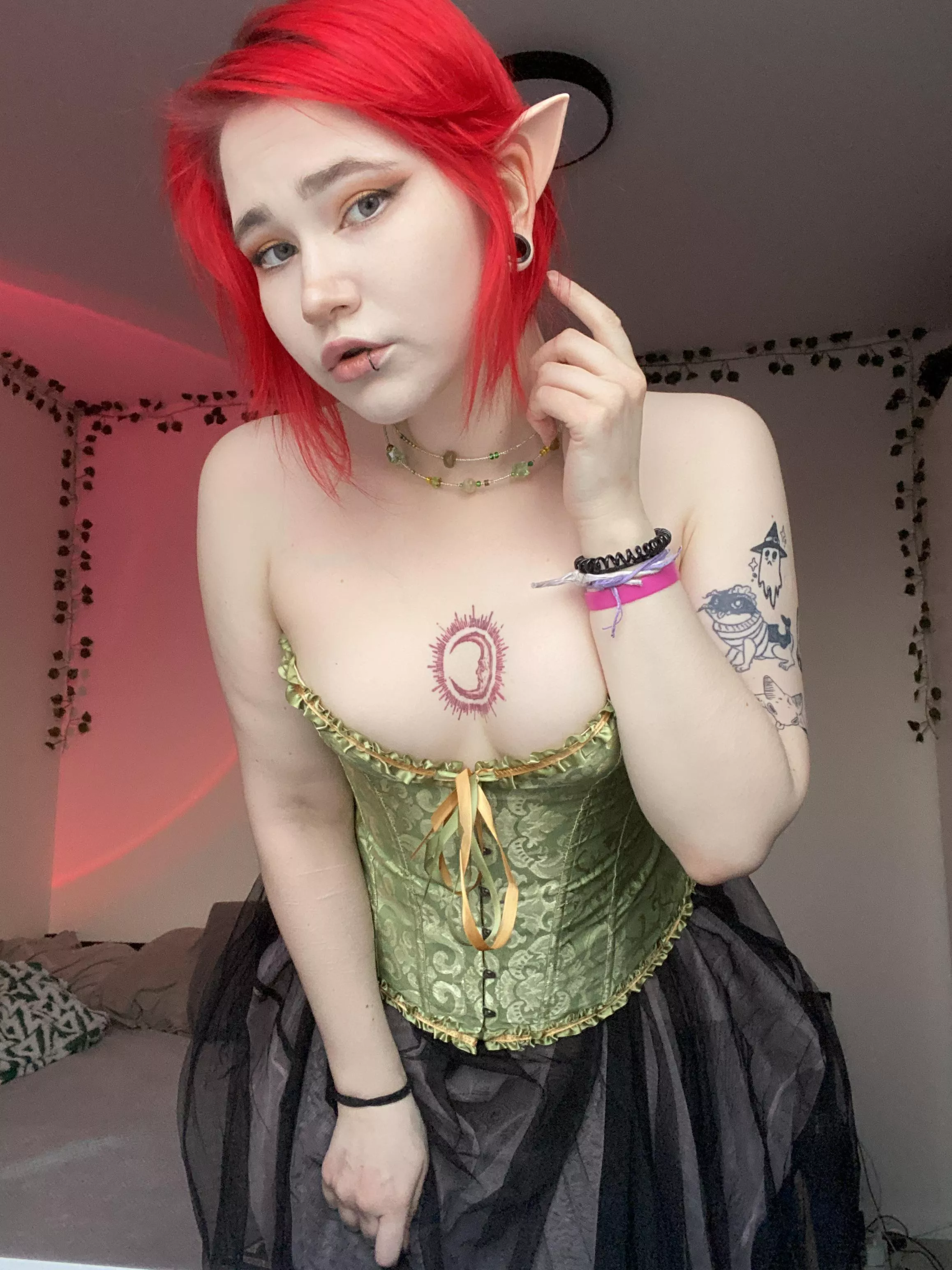 Should I do more corset pics?