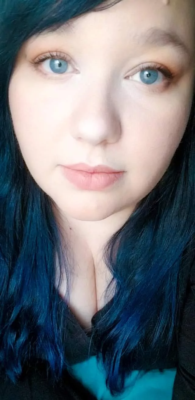 Should I go back to blue? (Closeup)