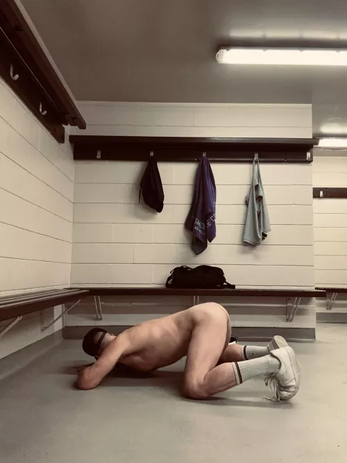 Waiting for the fellas to get out of the shower 🚿💦🍆