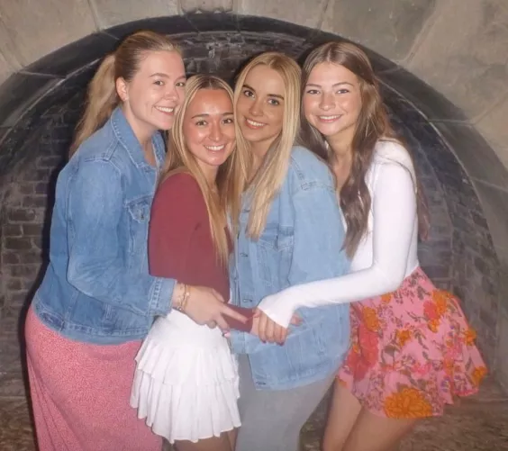 Who's giving you head? [4]