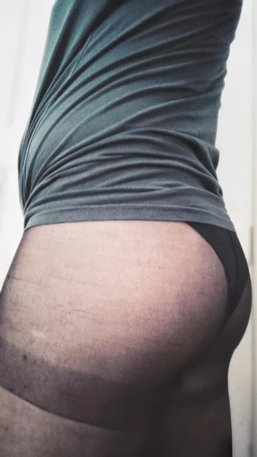 You mind if I wear pantyhose too?