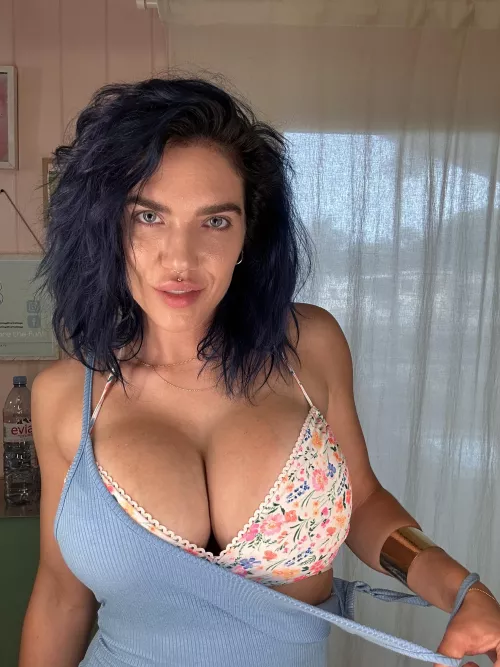 Your 34yr old next door neighbor invites you inside… would you go?