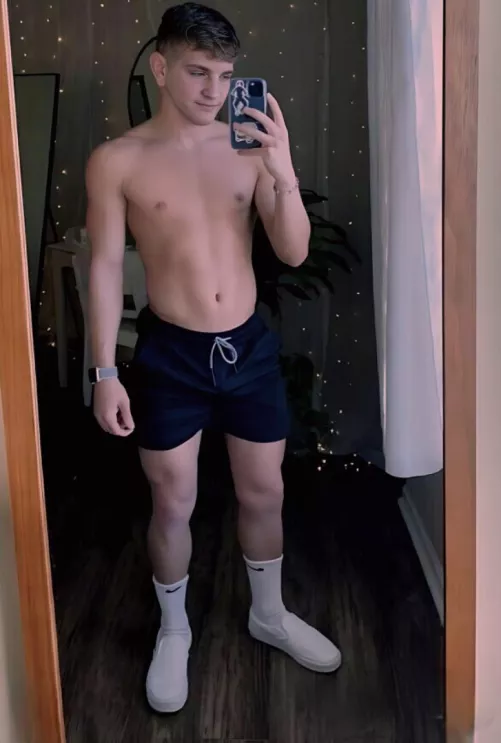 18 bttm ask me what I got for my birthday day ;)