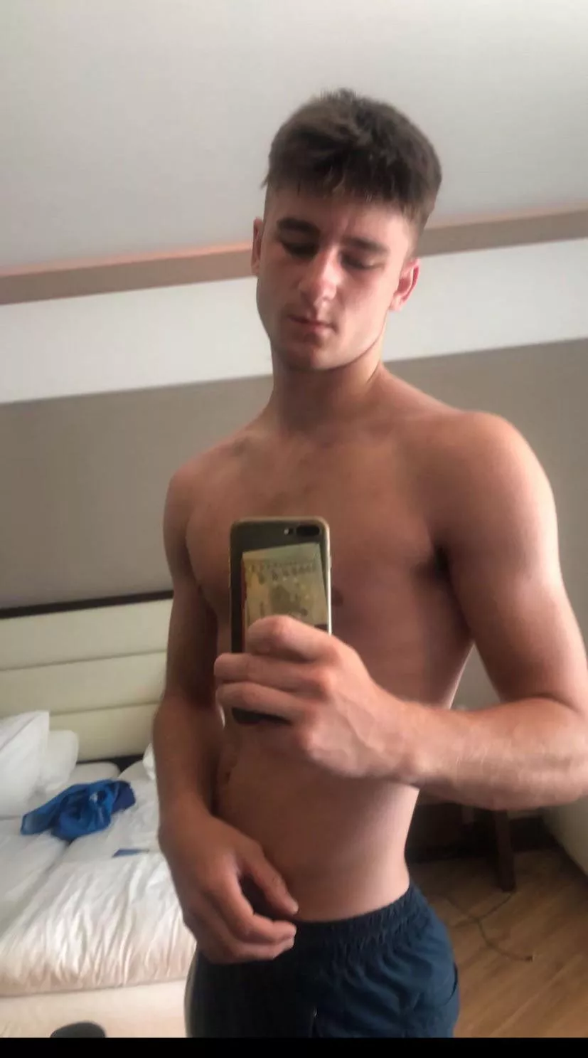 21 vers, hung guys and big asses dm