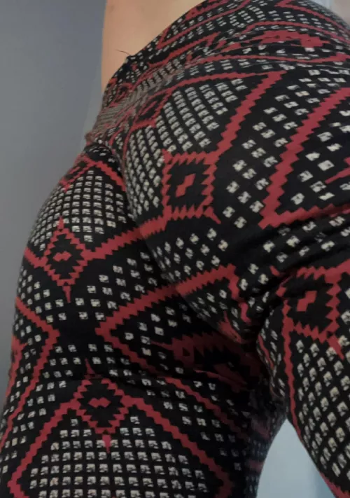 21yo, squishy ass >.<