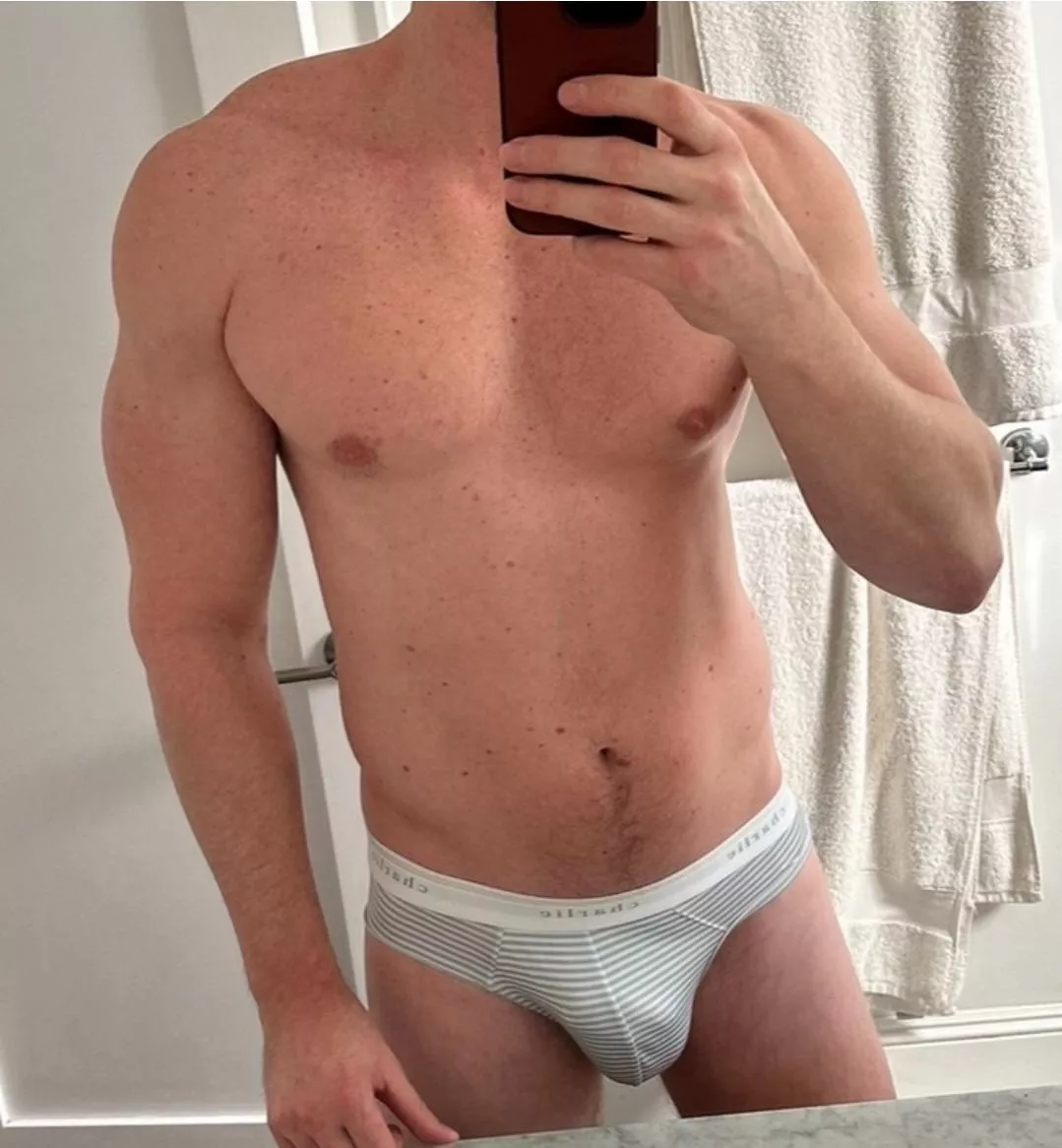 35. Dm for snap. Face+, live+, verbal+, US+, fit+. (20-40)