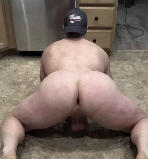41yo bottom, divorced with kids… now openly gay… Iraq war veteran… firefighter… I really need to get fucked by a huge cock. I’m so horny and it’s been a long time. Please help me