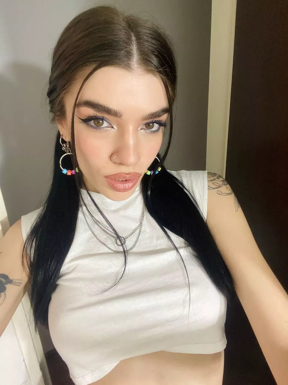 A girl should be like a butterfly, pretty to see, hard to catch.