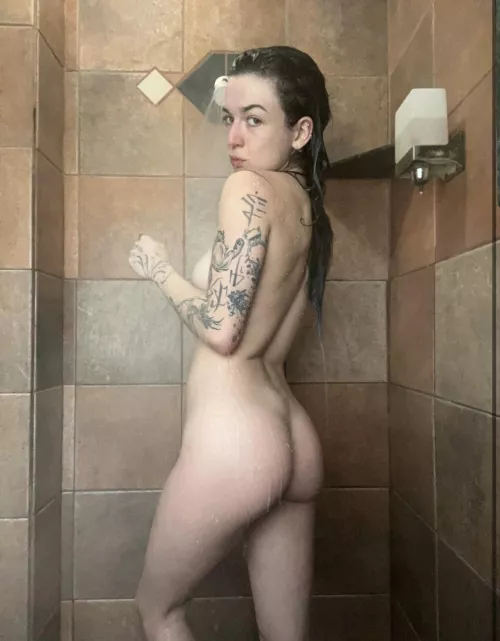 are you getting in? 🖤💦🐈‍⬛