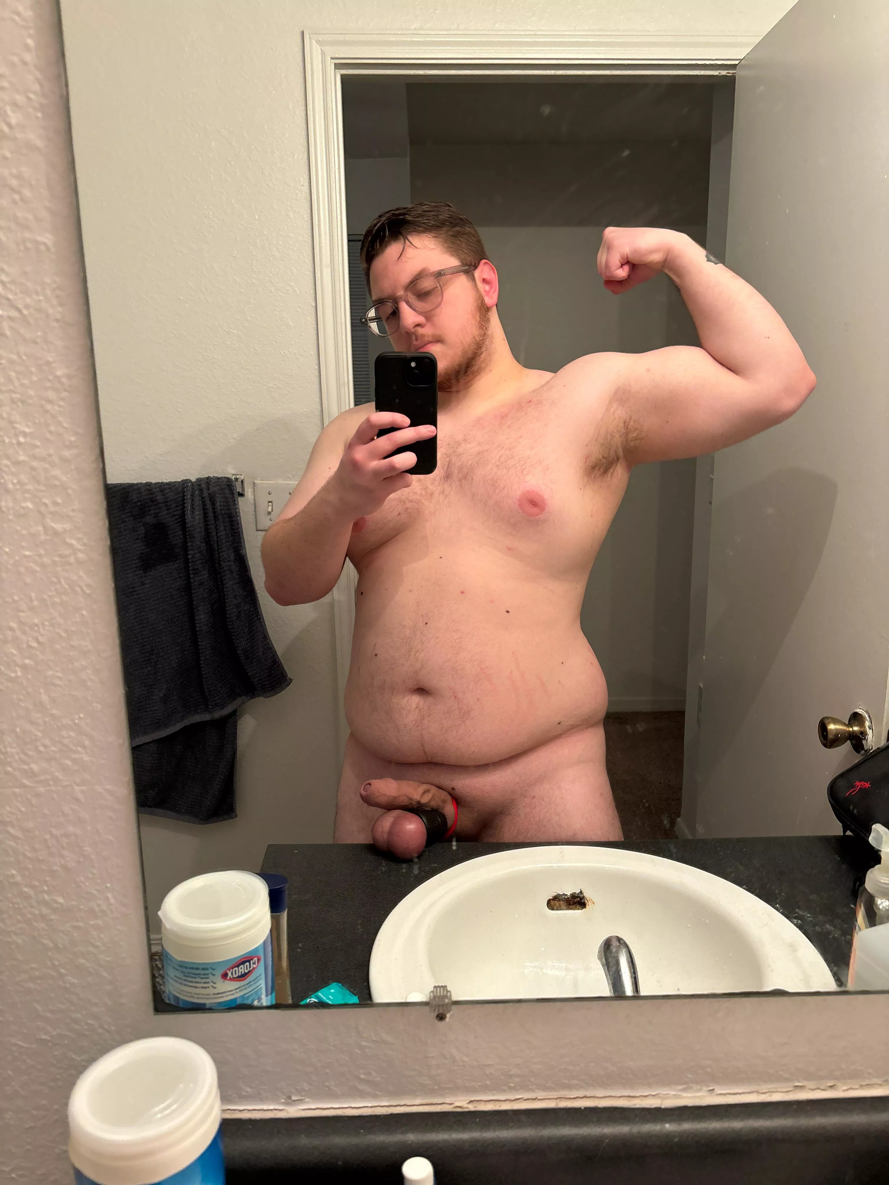 Been hitting the gym in my cock ring😜