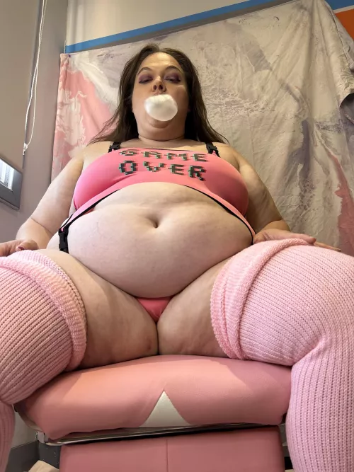 Come get lost in my fat thighs 