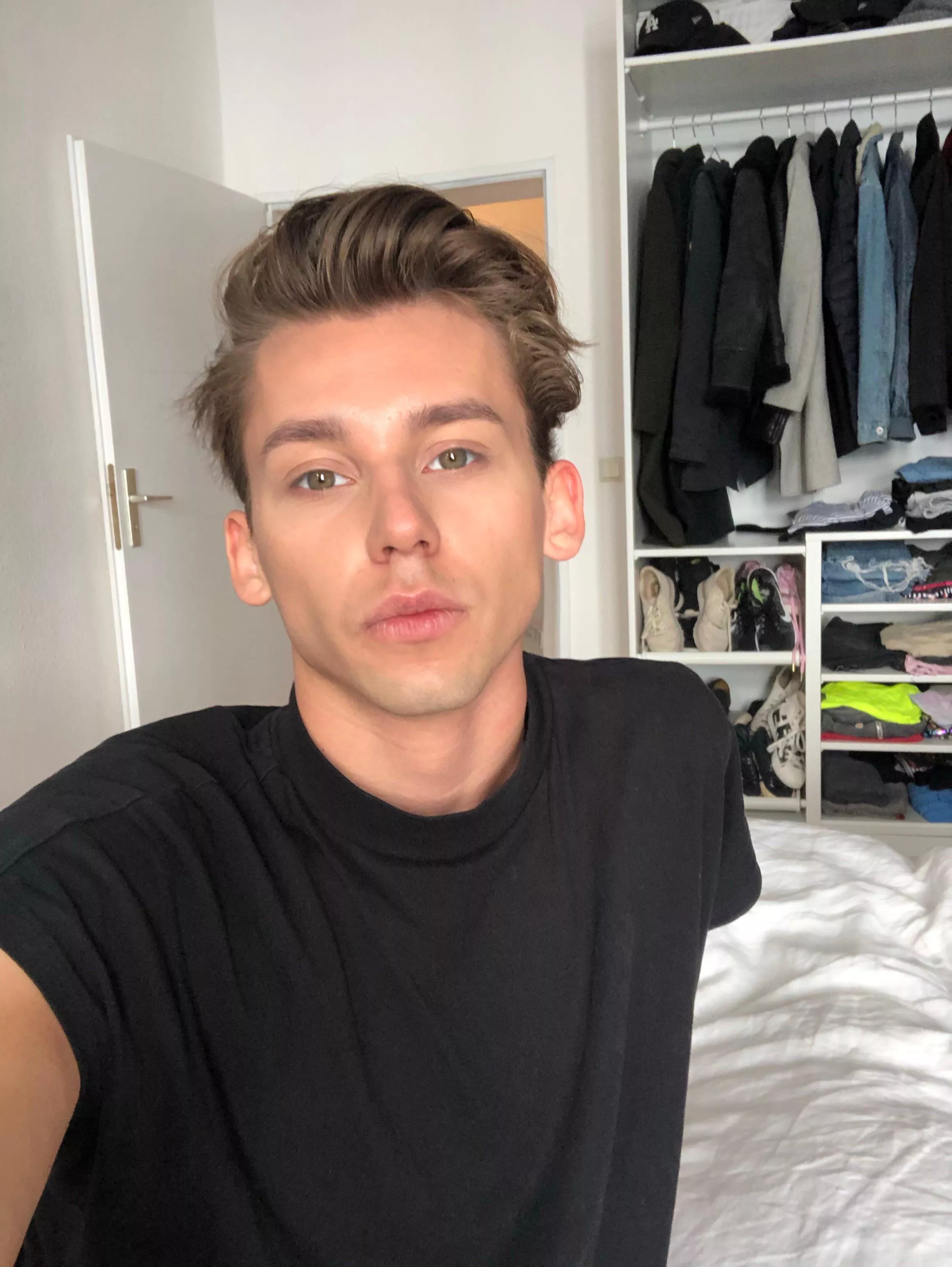 Do green eyes suit me?