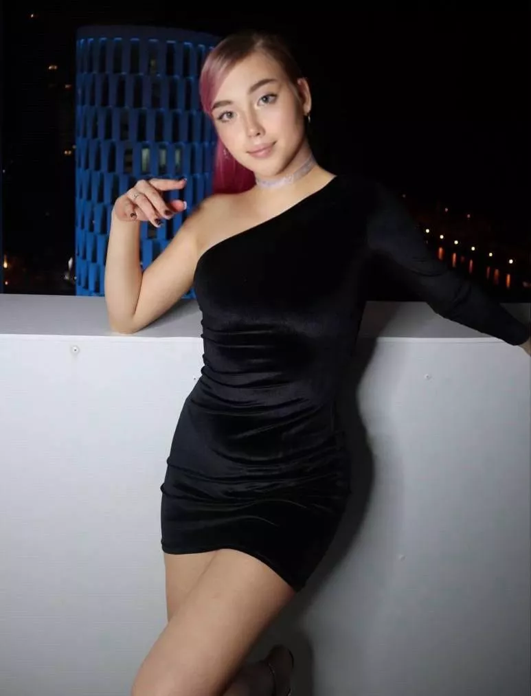 Do I look cute in this dress? 😊