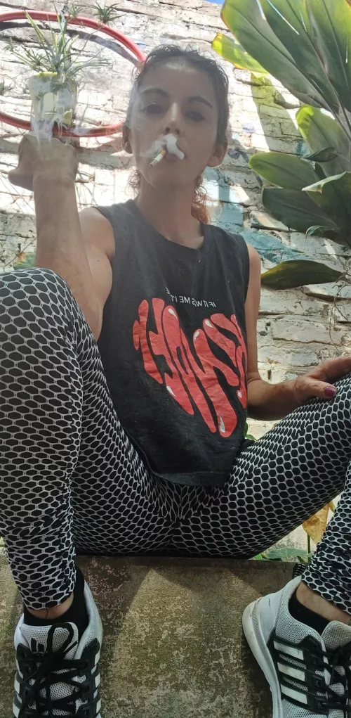 Do you want to accompany me to smoke?