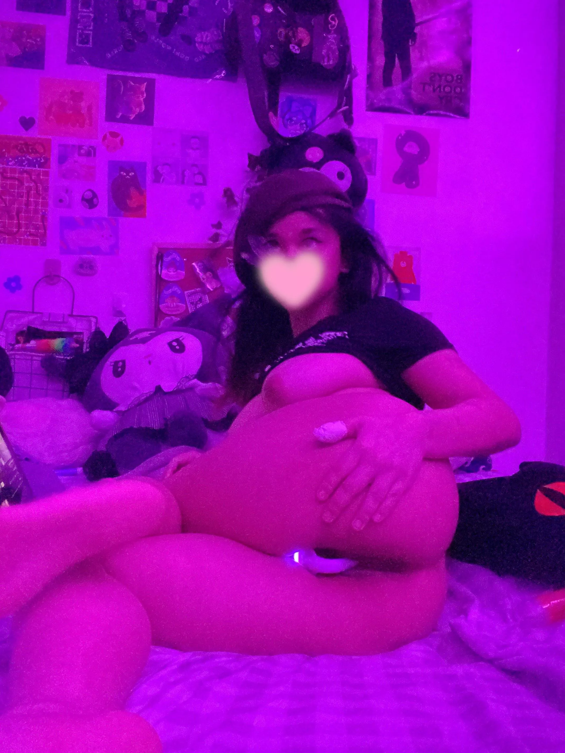 [F20] would you fuck me in the pussy or ass? 💜🖤