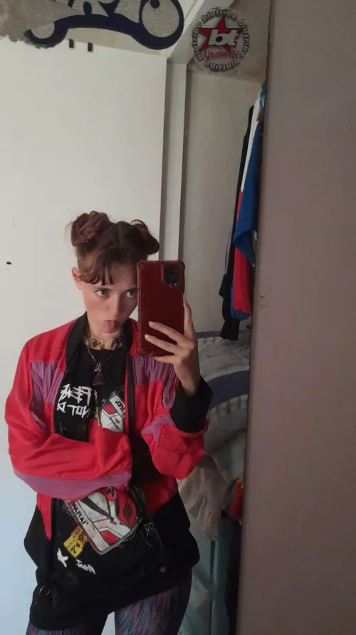 feeling saucy in red, reflections never lie babe F18