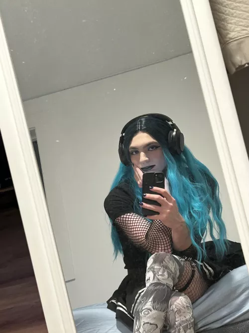 Hai!! Hope everyone’s having a good day! 🖤🖤